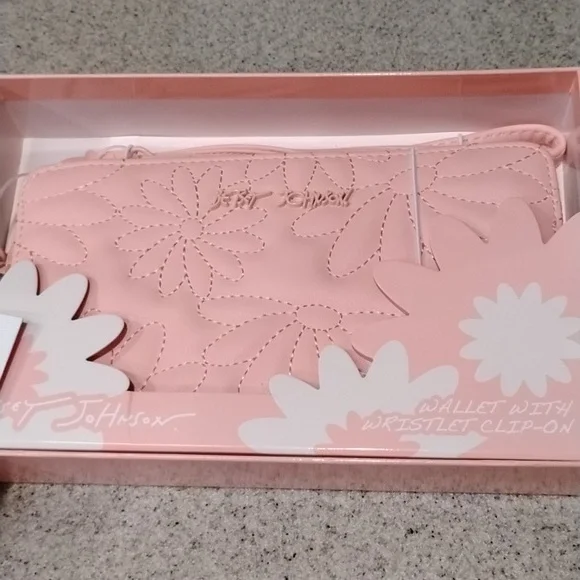 NWT Betsey Johnson Wallet - Picture 1 of 5